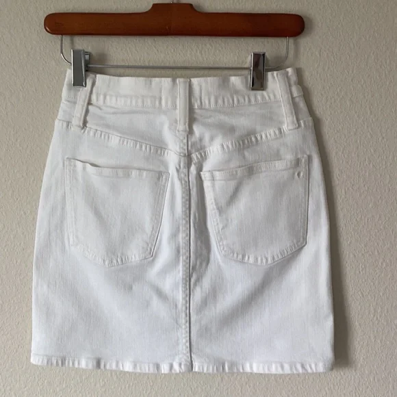 Madewell Women’s  Stretch ButtonFront White Denim Straight Mini Skirt Edition 24 - Picture 10 of 15